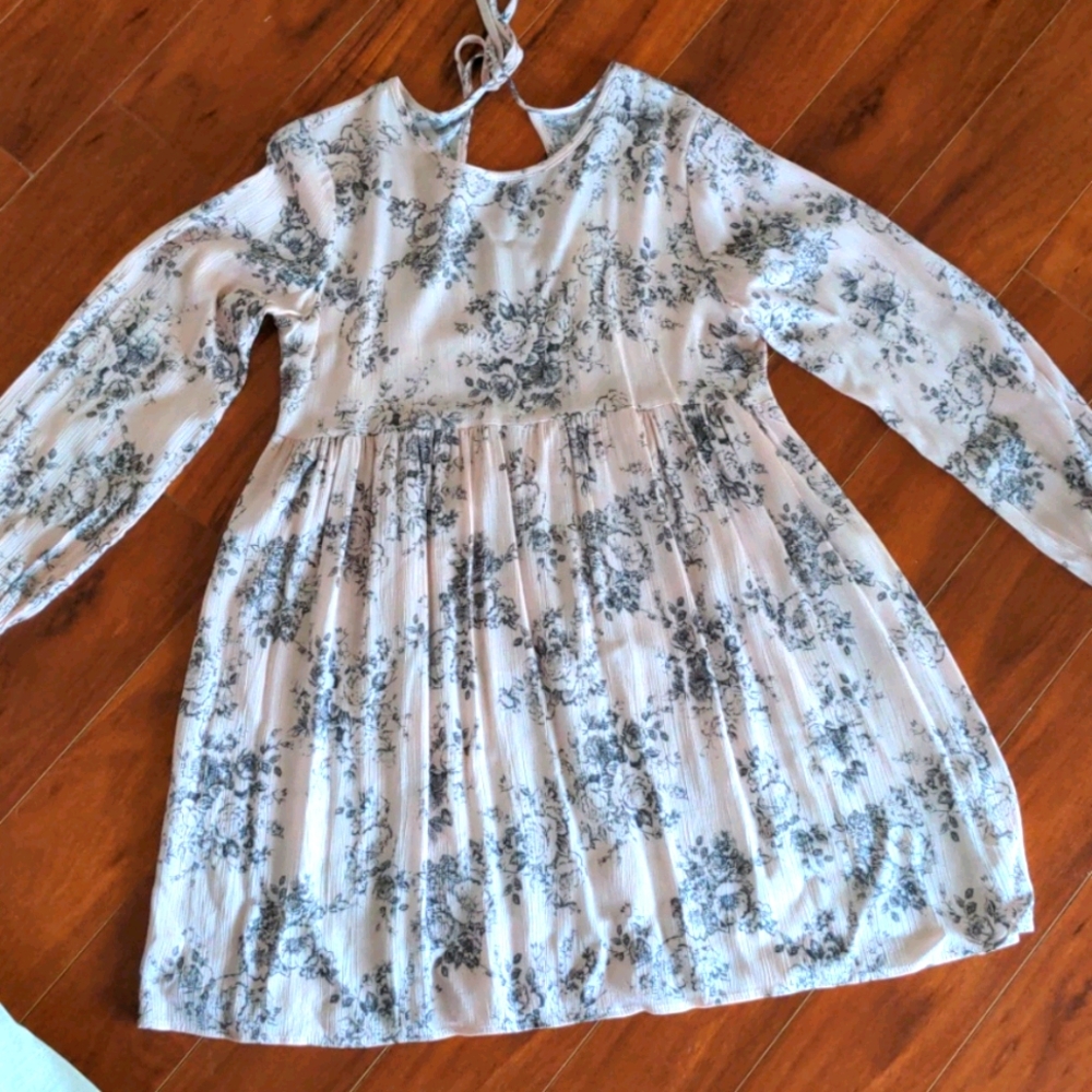 Size small long sleeve light pink dress